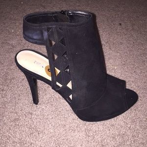 Black Nine West heel